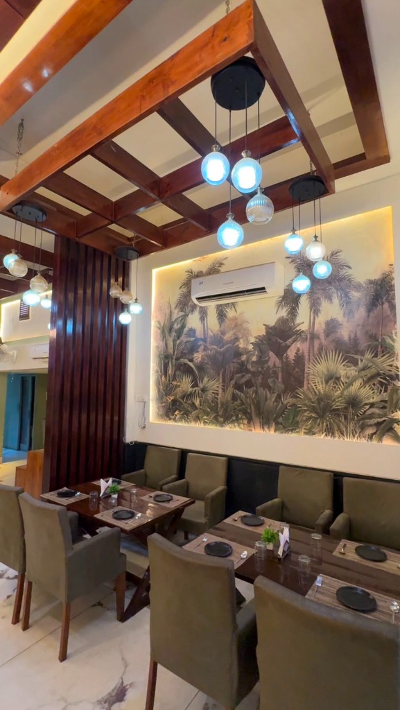 Tropical Palm Room